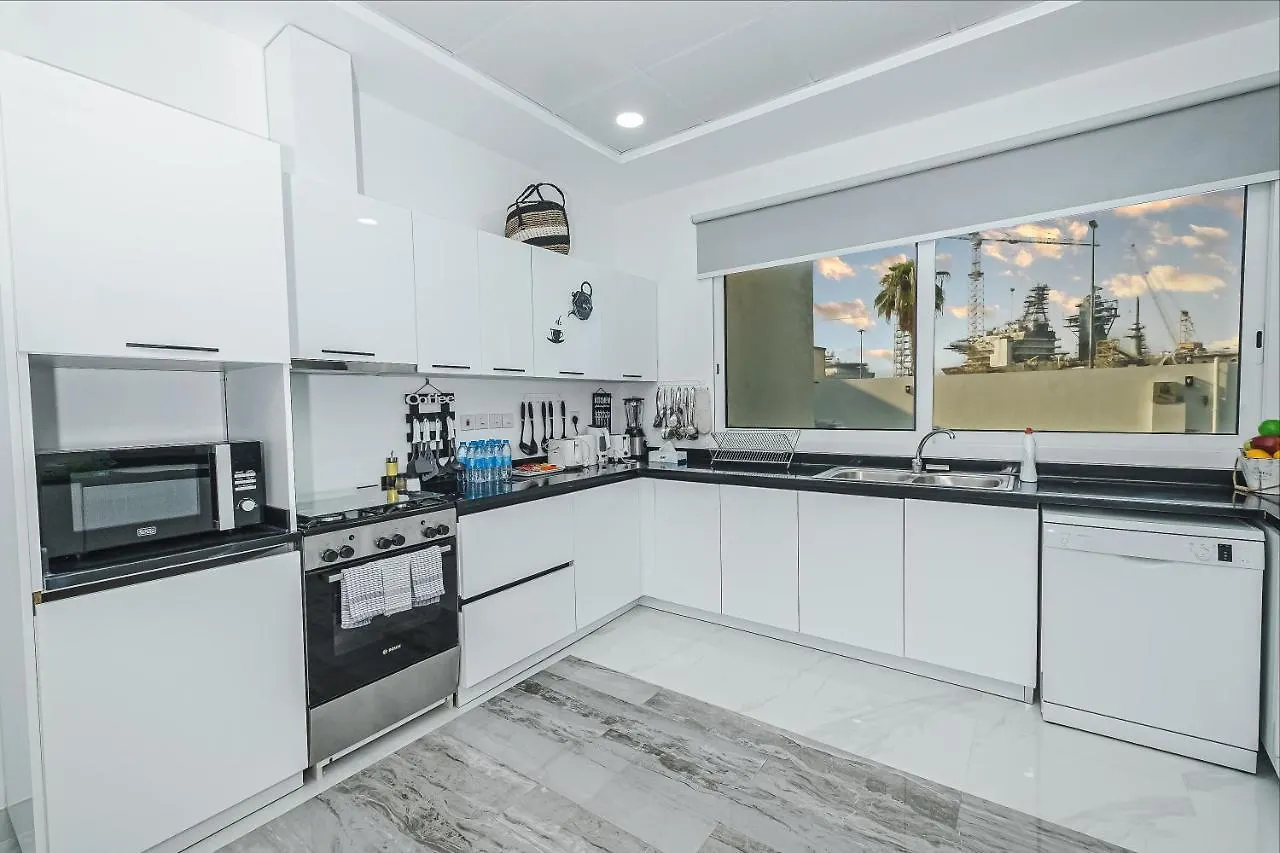 Luxury Modern White Villa On Island 9,500 Sqft Dubai 0*,