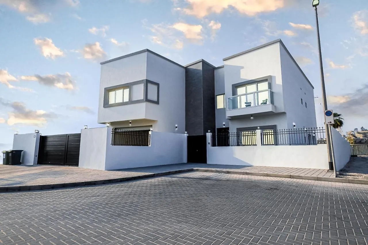 Luxury Modern White Villa On Island 9,500 Sqft Dubai 0*,